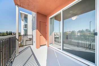 Hub Apartments | Folsom CA |Balcony